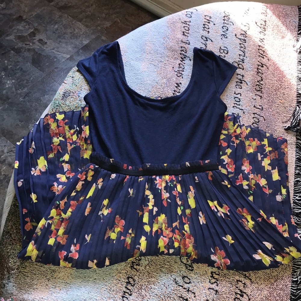 LADIES DRESS 👗 - Picture 3 of 4